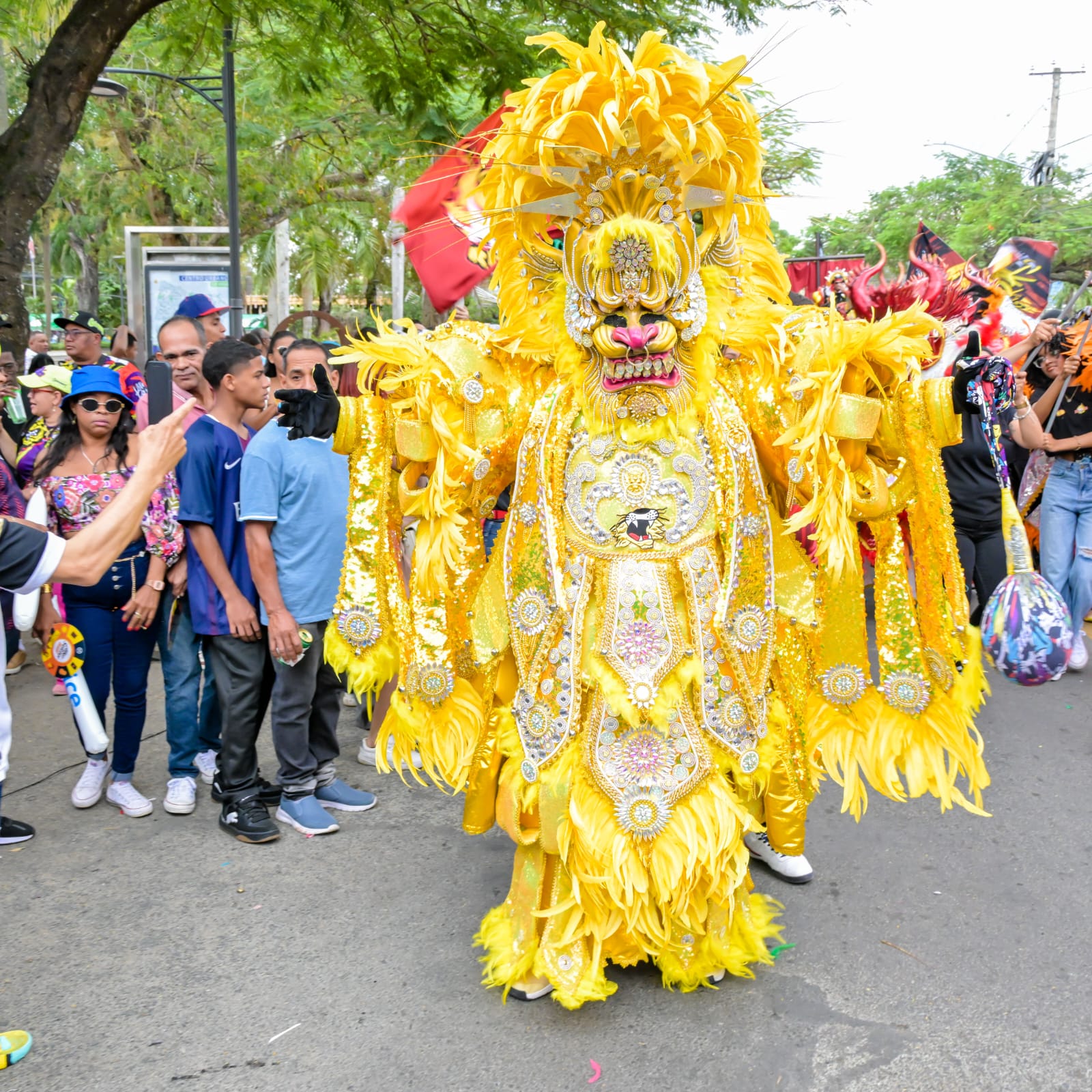 Diablo Cojuelo Las Fieras — traje amarillo